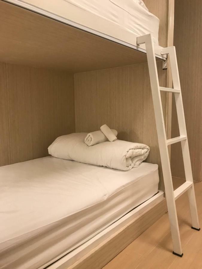 Baan Ploy In (Adults Only) Hostel Chiang Mai Bagian luar foto